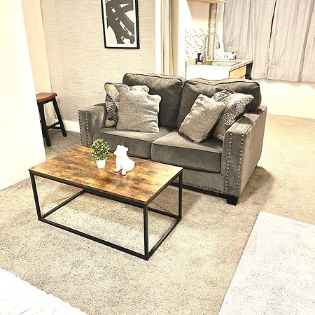 Two Bedroom Villa Studio With Fireplace & Living Room Detroit Dış mekan fotoğraf