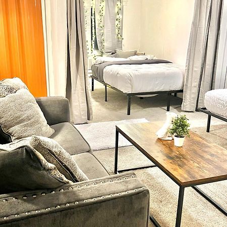 Two Bedroom Villa Studio With Fireplace & Living Room Detroit Dış mekan fotoğraf